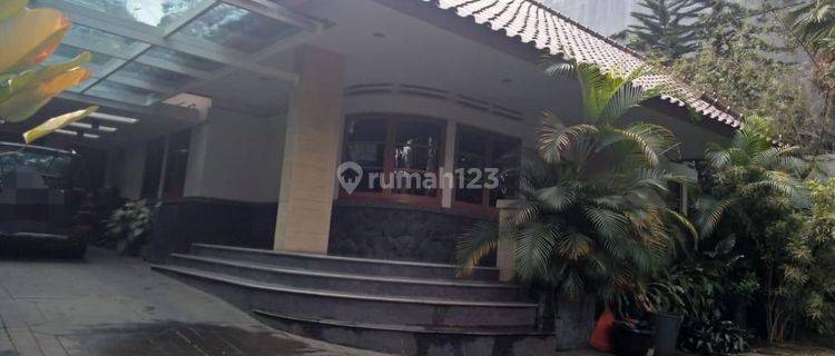 MEWAH dan STRATEGIS Rumah Asri Halaman Luas Dekat Unpad di Dago Bandung - ZN 1