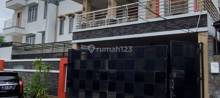 Rumah Sewa  3 Lantai   Di Gudang Peluru  Jakarta Selatan 1