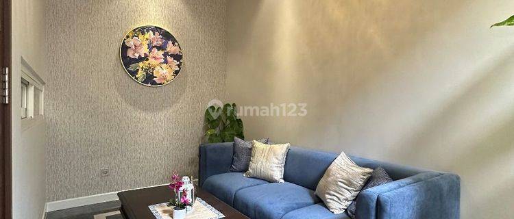 Dijual rumah di Citraland 2 lantai semi furnished 1