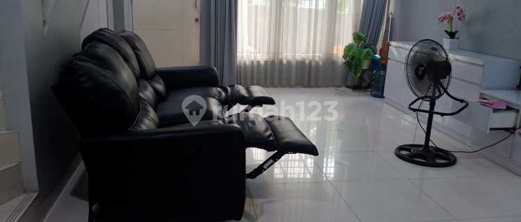 Disewakan Rumah 2,5 Lantai Full Furnished Bebas Banjir Dekat Kelapa Gading 1