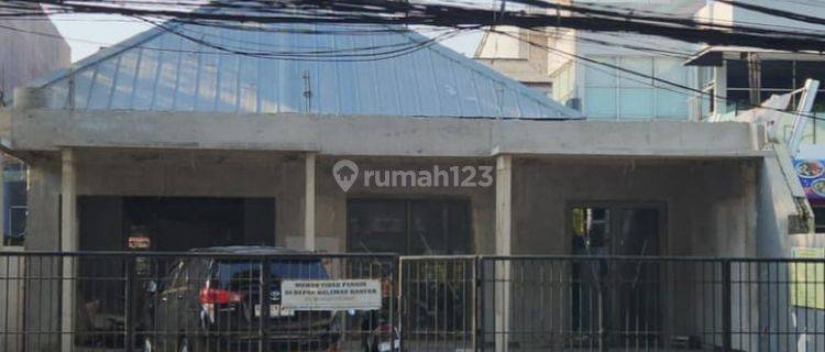 Dijual Rumah dengan Ruang Usaha Komersial di daerah Cikini, Menteng, Jakarta Pusat 1