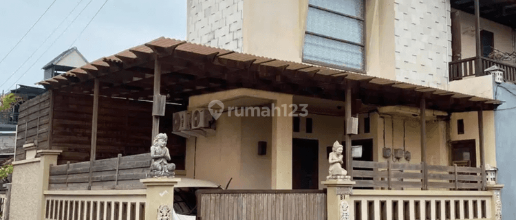 Dijual Rumah Ready Unit Posisi Hook di Jalan Mahendradatta 1