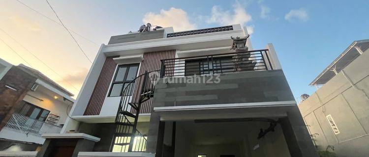 Dijual Rumah Baru Modern Minimalis 3 Lantai di Daerah Sidakarya 1