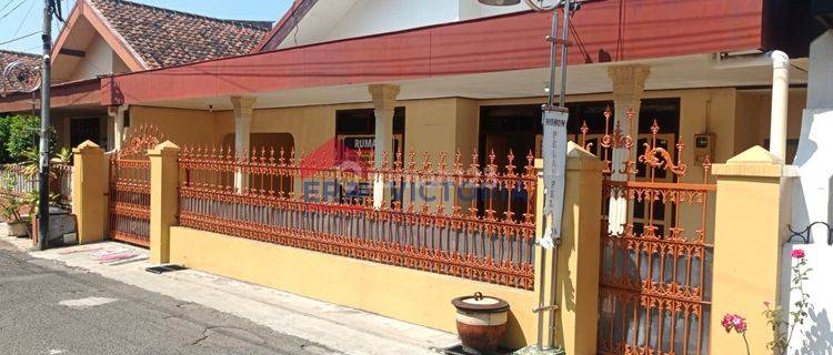 Rumah 2 Lantai Bagus Unfurnished SHM di Mojoroto, Kediri 1