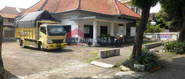 Rumah 2 Lantai Bagus Unfurnished SHM di Kediri, Kediri 1