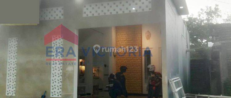 DIJUAL Rumah Semi furnished (meja, kursi, tempat tidur) dalam perumahan, dekat RSUD, SMPN 10, Kantor Kelurahan  1