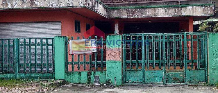 Rumah DIJUAL di Ds Ketami Pesantren Kota Kediri Lokasi sangat strategis, cocok untuk dipakai usaha apapun, dilengkapi pagar keliling dan SIAP HUNI 1