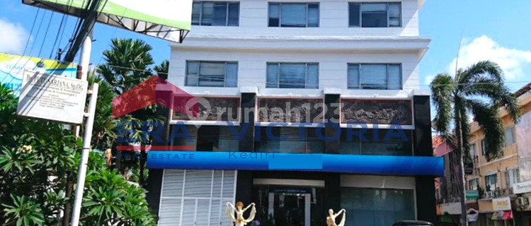 Ruko DIJUAL Furnished EX Bank di Pusat Bisnis dan perdagangan Denpasar Barat, lahan parkir luas, lalu lintas ramai, cocok untuk berbagai usaha, 5 menit dari 21 Level Mall dan Matahari duta Plaza 1