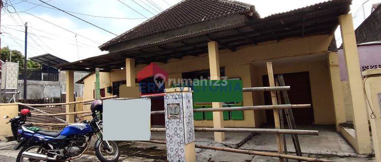 Disewakan Rumah Hook Jalan Terletak Di Pusat Kota Kediri Jalan Utama Dekat Pasar Pahing 3 Menit Ke Jalan Joyoboyo Cocok Untuk Tempat Tinggal dan Usaha 1