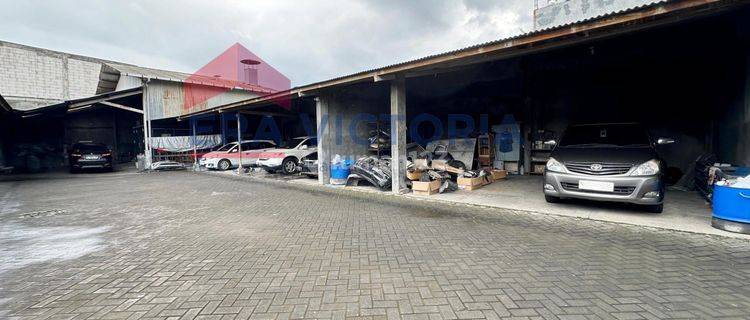 Gudang Dijual Lokasi Depan Perumahan Srimaya, Strategis ditepi jalan ramai, area banyak perumahan Ruang Usaha Ex Bengkel Beserta Perlengkapannya, bisa langsung dipakai usaha salon mobil atau usaha lainnya. Hitungan Tanah, Bisa dibangun ruko 10 unit lebar  1