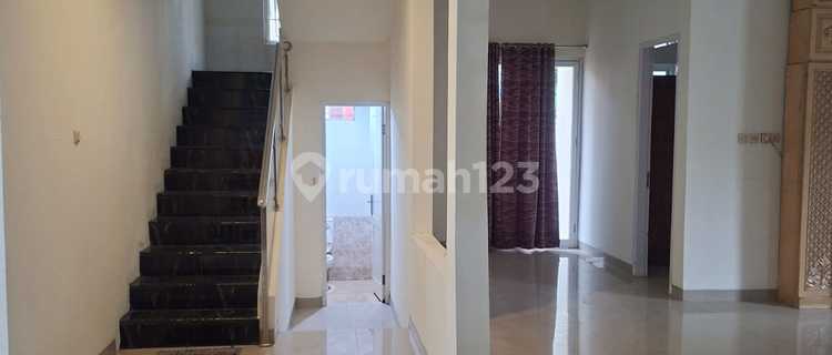 Rumah 2 Lantai Furnish Delatinos Bsd Dekat Stasiun 1