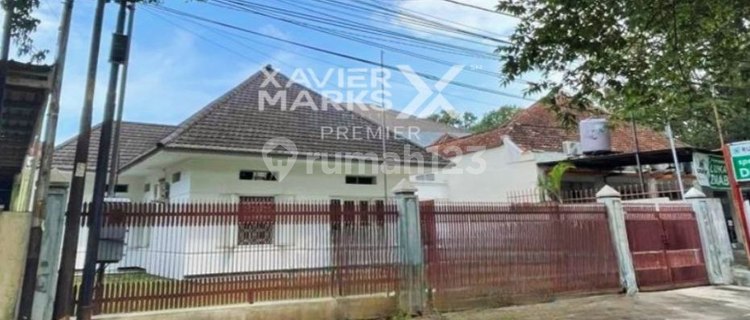 FOR RENT: COMMERCIAL HOUSE IN A STRATEGIC DOWNTOWN LOCATION ON GUNUNG-GUNUNG STREET, KLOJEN, MALANG 1