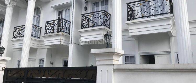 Rumah cantik Rumah 2 Lantai SHM Bagus siap huni 1