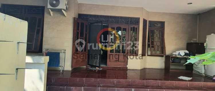 Ready-to-use shophouse on Jendral Sudirman Street. 1