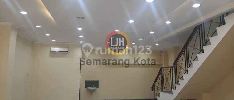 Good shop house on MT Haryono. 1