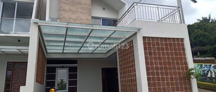 Rumah Minimalis Modern 2 Lantai Padasuka Atas  1