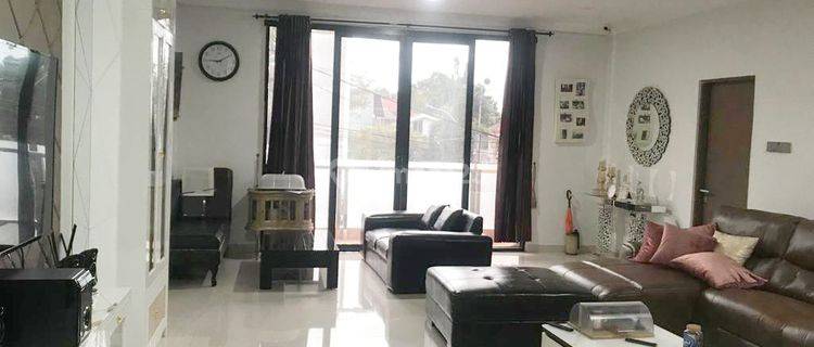 Disewakan Rumah Mewah Luas di Cigadung Dago 1