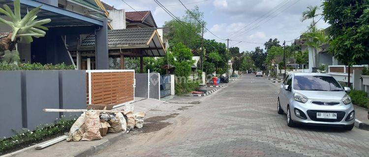 Rumah Mewah Dengan Kolam Renang Strategis Condong Catur Jogja 1