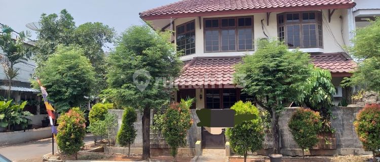 Large Hook House 5 BR Area 187 in Pulo Mas, East Jakarta 1