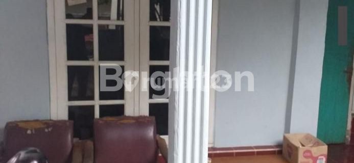 A fairly large house in West Semarang, suitable for a household. 1