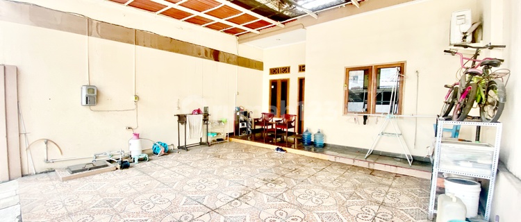 TURUN HARGA Murah Strategis Investasi Tercuan! Rumah + Kost 8 Pintu + Kios Dijual Cepat di Kebon Bawang, Harga Miring 1