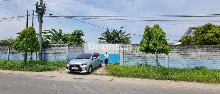 LAHAN LUAS PINGGIR JALAN 1