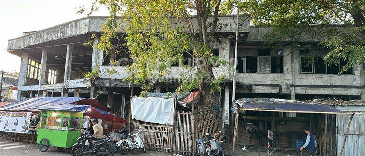 Bangunan Di Hook Jl.Ariodinoto, Kota Cirebon 1