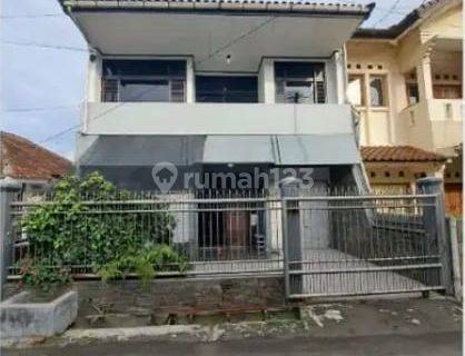 Rumah Kokoh Akses Dua Mobil Di Cikutra Bandung 1