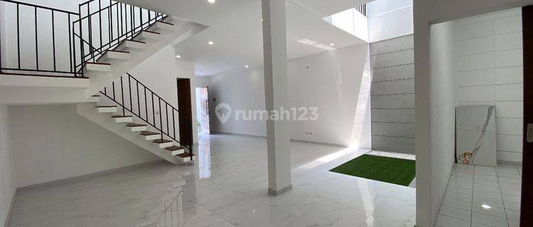  Rumah Baru Modern Minimalis di Taman Kopo Indah 3 1