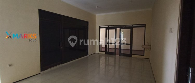 Rumah Luas Bisa Untuk Kantor Atau Hunian di Solo Baru 1