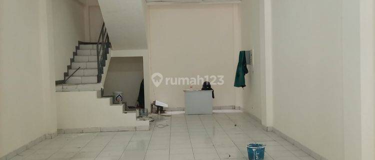 Disewa Ruko Terawat Bagus di Mall Setrasari Kota Bandung 1