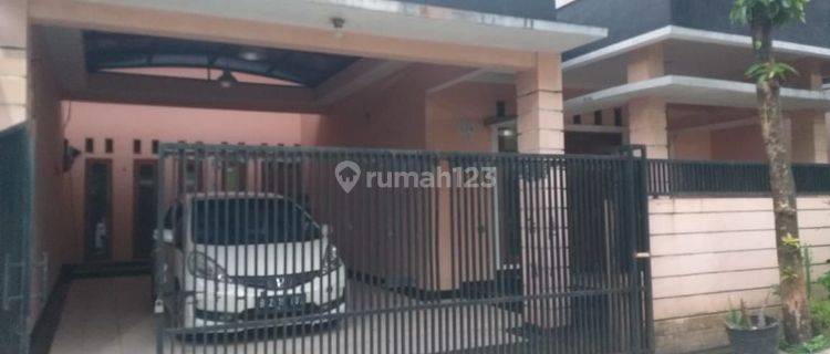 Disewakan Rumah Bagus 2 Lt Di Jatibening Permai Bekasi 1