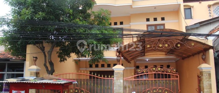 Disewakan Rumah 2 Lt di Kayumanis Matraman Jakarta Timur 1