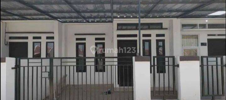 Rumah dengan model minimalis modern lokasi strategis  1