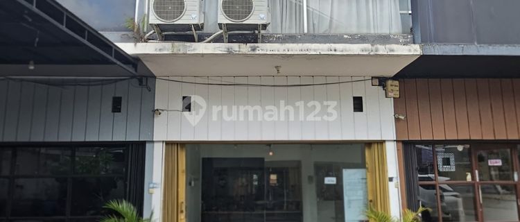 Strategic Ready-to-Use Good Shophouse with SHM, Near Irtoagung Toll Exit 1
