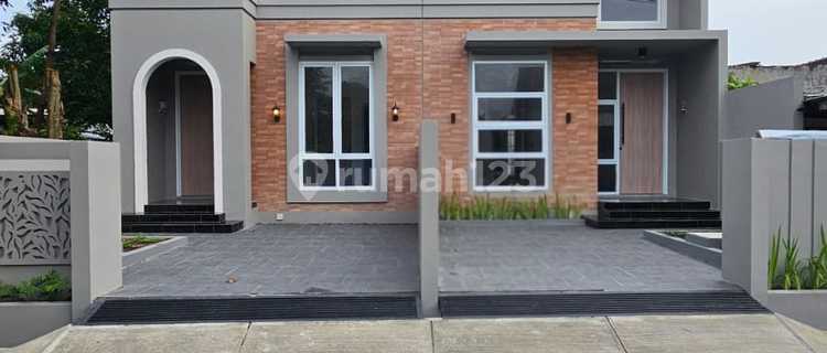 For Sale, Ready-to-Occupy House with SHM, Located in Fatmawati Pedurungan. 1