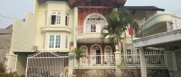 Rumah Larangan Indah. 3 Lantai. Luas.710.m2. Jalan 2 Mobil. With Swimming Pool. Siap Huni 1