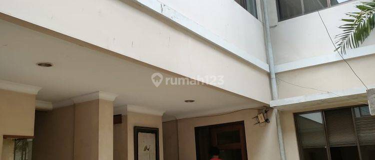 Rumah Bagus Dengan Desain Kantor di Jl.Martapura Jakpus. Harga Mendekati Njop 1