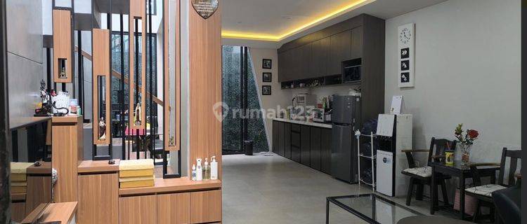 Dijual Rumah Grand Wisata Full Furnished 3 Lantai Siap Huni Kamar 4+1, 20 M Dari Sekolah Ipeka Dan Al Azhar, Akses Langsung Tol Tambun Grand Wisata Bekasi 1