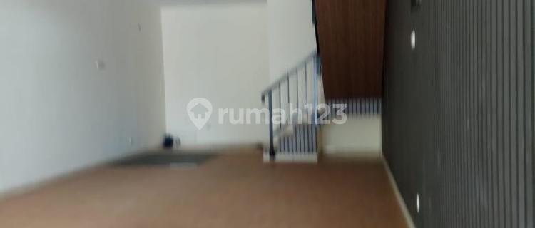 For Rent: 2-Story Grand Wisata Shop House Ready to Use, Spacious Parking, Direct Access to Tambun Toll Road, Grand Wisata. 1