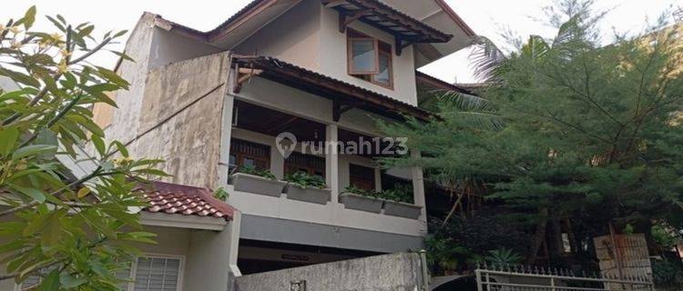  Rumah Semi Furnished Bagus SHM - Sertifikat Hak Milik di Cinere 1