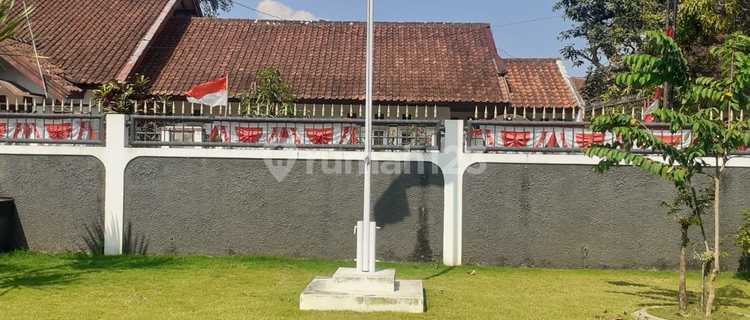 Furnished House with Freehold Title in South Sumedang 1