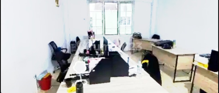 Rare Find, 2.5-Story Shop House in Banjarwijaya, Friendly Price 1