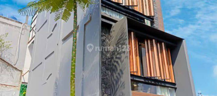 Rumah 3 lantai di di Jalan Mampang Prapatan 1