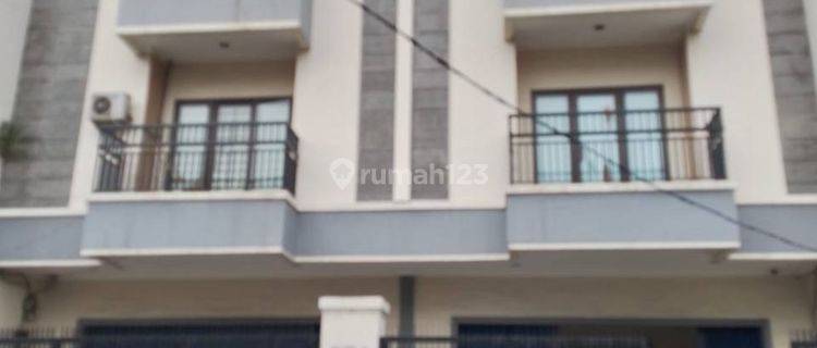 Dijual Ruko 3 Lantai Bekas Kantor, di Daerah Slipi, Kemanggisan. 1