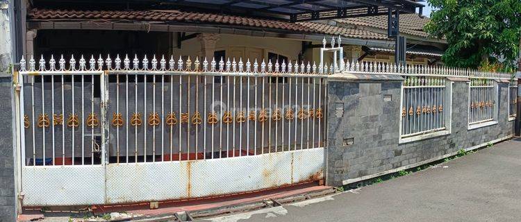 Rumah Bagus Unfurnished SHM di Jatirahayu, Bekasi b1032  1