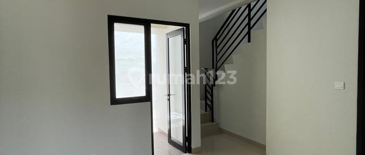 Di Sewakan Rumah Baru 2 Lantai Cluster Regia 1