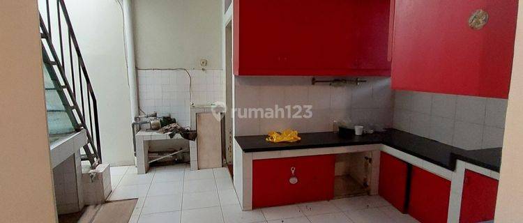 Rumah 2 Lantai SHM di Jalan Janur Indah 1