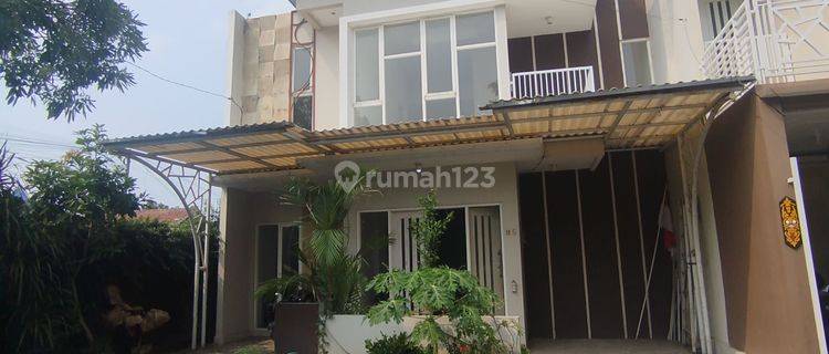 Rumah 2 Lantai Lokasi Strategis, Di Crown Mansion Serayu Madiun 1