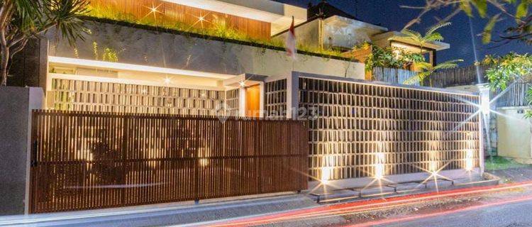 Dijual Villa Seminyak Bali 1